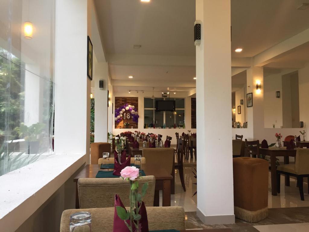 Kandy Rivers Edge Nature Resort Экстерьер фото