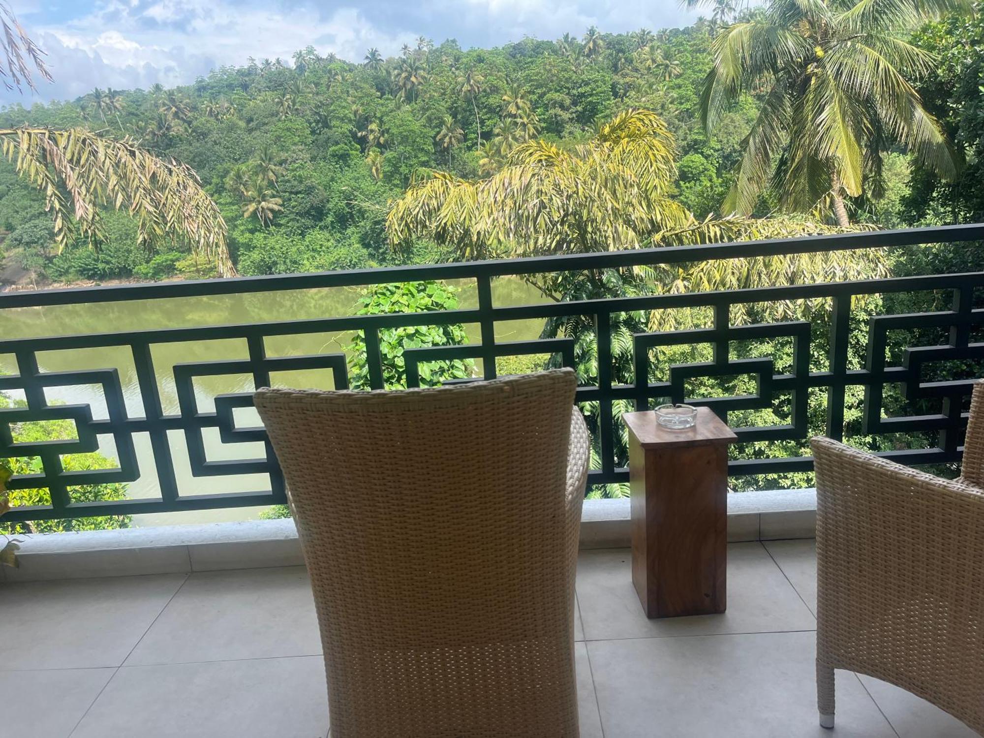 Kandy Rivers Edge Nature Resort Экстерьер фото